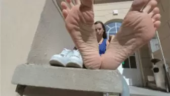VR180 - The Sexy Soles of The Annoyed Young Girl Reading On The Wall