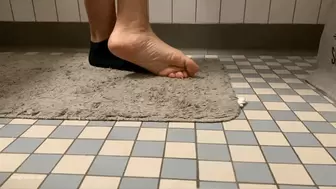 SEXY SOLES UNDRESSING FOR SHOWERING - MOV Mobile Version