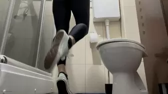 SEXY SMALL FEET IN CONVERSE SNEAKERS - MOV Mobile Version