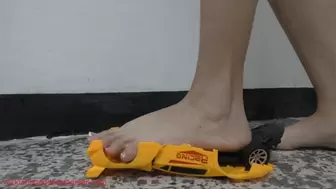Karen crushes barefoot