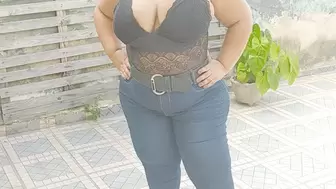 Latin chubby bbw sexy curvy girl Ana in skintight Pazzani jeans and on high heels