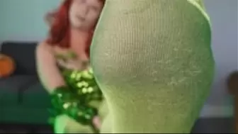 Poison Ivy MELTED by POV after trying to Seduce him with her Pantyhose covered Feet MP4 640