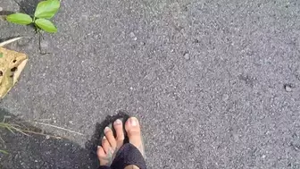 WIGGLY TOES in flip flops taking a walk and stopping along the way to wiggle my toes and show you my dirty soles