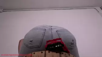Milena in butt crushing