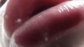 REQUEST KISSES AND A LOT OF SALIVA IN THE CAMERA'S OBJECT!MP4