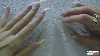Scratching wall with claws