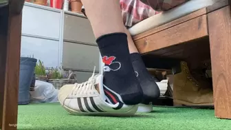 KIRA IN HER WORN-OUT SUPERSTAR SNEAKERS - MP4 Mobile Version
