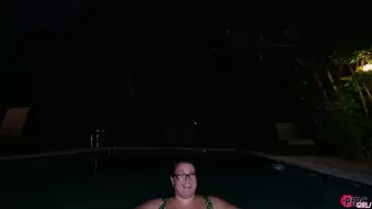 WET AND WILD WITH PAWG LUNA LARK