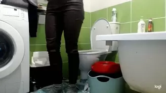 I am making pee standing on toilet bowl mp4