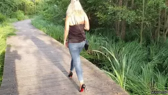 I lose my Louboutin high heels on the pier in the water HD mp4 1920x1080