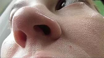 BIG DIRTY NOSE STUCK INTO THE CAMERA AND SMEARS HIMSELF!MP4