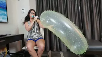 Amiee Tests a Silicone "Googly" Worm (MP4 - 1080p)