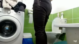 Making pee in toilet mp4