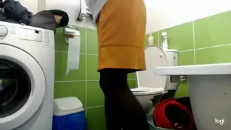 I am making pee in toilet mp4