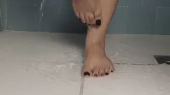 Dolce Amaran showing legs and feet in a shower - SHOWER - BAREFFOT - BLACK NAILS - WET - BATH - BBWQUEEN - CURVY