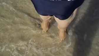 Fan likes to Tempest walk on the beach