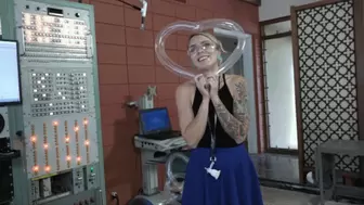 Angel Learns to Twist Entertainer Balloons (MP4 - 1080p)