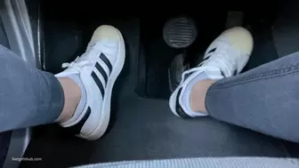 PEDAL PUMPING IN TIGHT SNEAKERS KIRA - MP4 Mobile Version