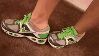Exposing Your Foot Fetish to All the Girls at the Gym