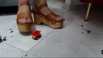 Crush 3 plastic cars in 2 wooden sandals