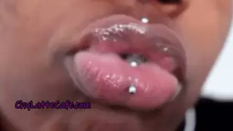 Juicy Lip Smooches - 720 WMV