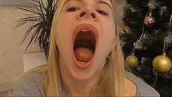 HER BIG MOUTH AND DEEP THROAT IS MADDENING!MP4