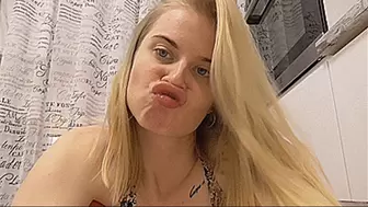 HER SMELLING LIPS ARE FOR YOU!MP4