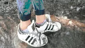 Sneakers and socks completely soaked AVI(1280x720)FHD