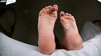 BB 's dry feet could use a lick! - MOV