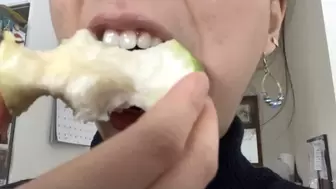 Aurora’s Mouth Eats Breakfast