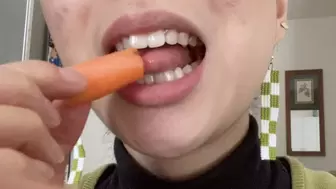 Aurora's Teeth Eat Carrots and Get Flossed
