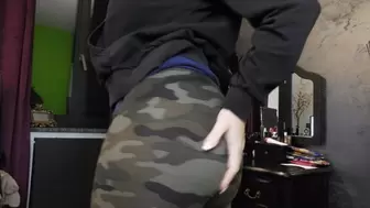Just worship that ass and lose your mind