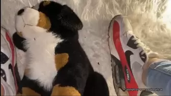 a soft toy must suffer under sweet Airmax and barefood