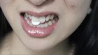 Aurora's Sexy Teeth Suck A Mint
