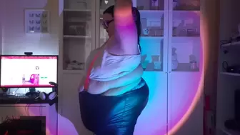 SSBBW DANCING IN TIGHT LEAHTER PANTS AND SUSPENDERS