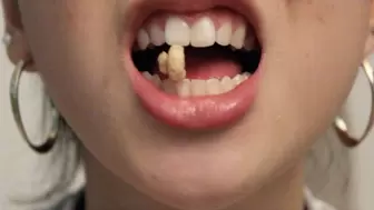 Aurora's Teeth Bite Cheerios