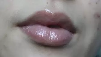 Aurora's Lips Dance In Lip Gloss