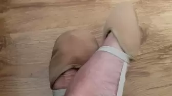 Toe Wiggling in ballet toes shoes