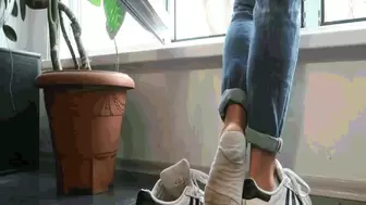 Smelly socks in adidas superstar sneakers MP4(1280x720)FHD