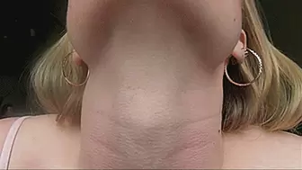 THE THIN NECK OF MY LESBIAN MAKES BIG MOUTHFULS OF DROOL!MP4