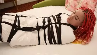 Sofi_ Mummification in a blanket in a hotel on a large green round bed_ R2