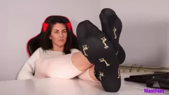 Amazon Woman’s Stinky Socks 4K