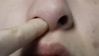 Aurora's Nose-Picking CLOSE UP