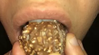 Slowmotion chewing Ferrero Rocher