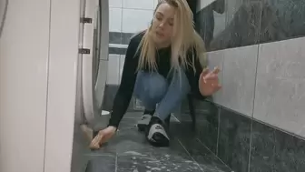 Cleaning wet bathroom floor in nylons CUSTOM MP4