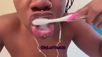Brushing My Teeth Topless - Mouth Fetish, Teeth Fetish - 720 MP4