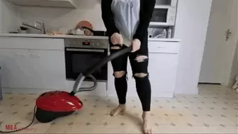 Mila - Vacuum sucks apron