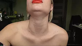 LARGE SLICES OF TANGERINE ARE SWALLOWED BY THE ADAM'S APPLE!MP4