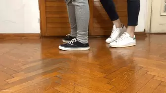 FEET FIGHT IN SNEAKERS IN A QUEUE - MOV Mobile Version