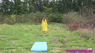 Teen yellow raincoat masturbation outdoor